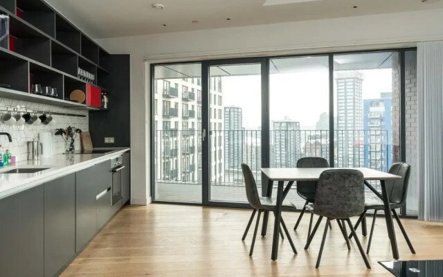 Superb 2BD Flat With Breathtaking Views!