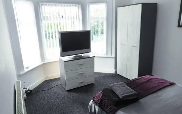 Outstanding and Spacious modern 4 bedroom house