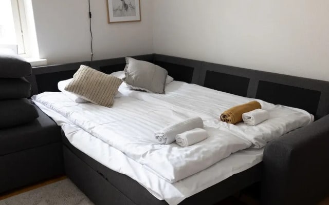 2ndhomes Central 1BR City Apartment