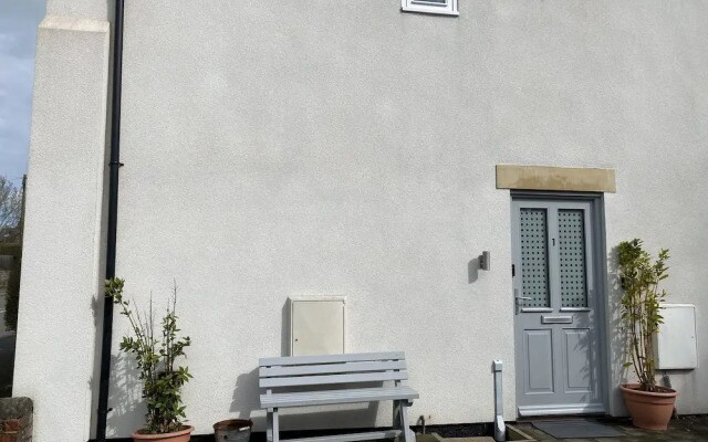 Modern 2-bed House and Parking Tibshelf Derbyshire