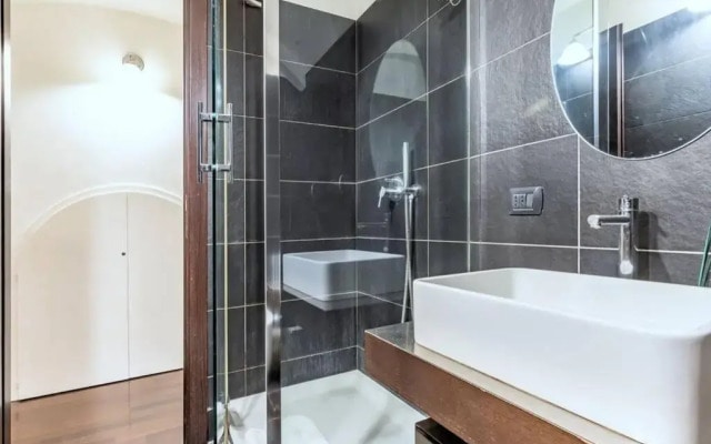 Lovely Apartment Ground Floor Colosseo up 4 Prs !