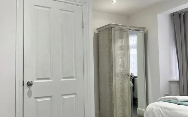 Inviting 2-bed Apartment in Ilford