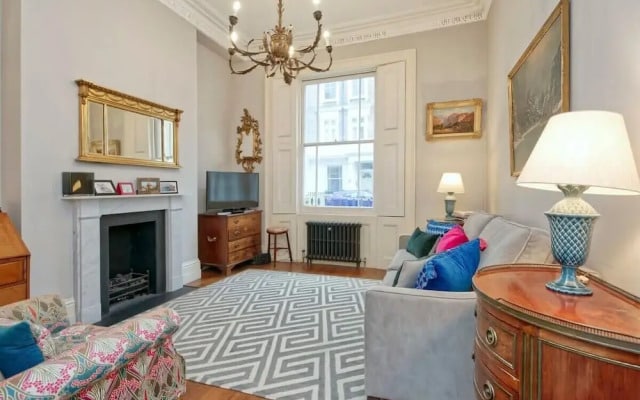 Traditional 1 Bed Apartment, Pimlico