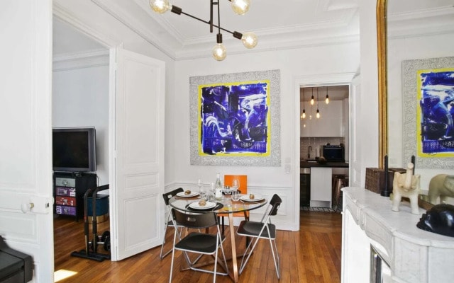 Cosy and Bright 1BR Flat Near Arc de Triomphe!