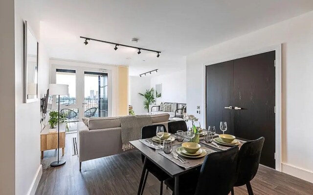 Sky-high Apartment With Modern Decor