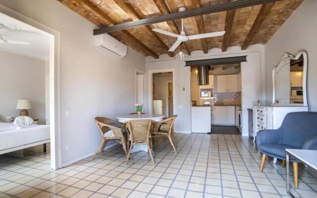 41CB193- Charming rustic apartment