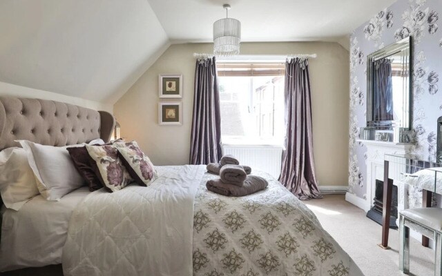 Superb Period Townhouse in Historic Uphill Lincoln