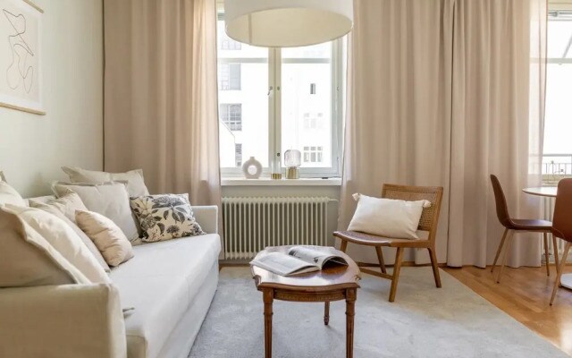 Stylish 1br with balcony & private sauna