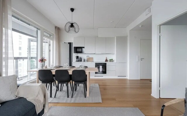 Modern 2BR Apartment with Sauna & Large Balcony