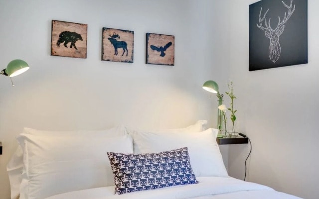 Modern & Charming 3 bed Flat in Central Location