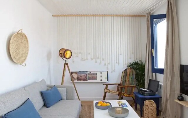 Perissa - 2 Bedrooms and Terrace in Trafalgar
