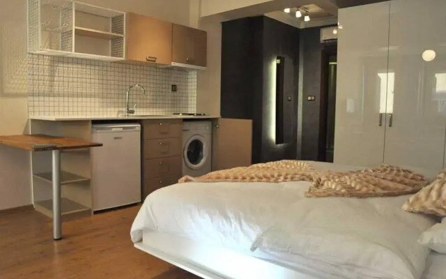 Fullhouse Residence