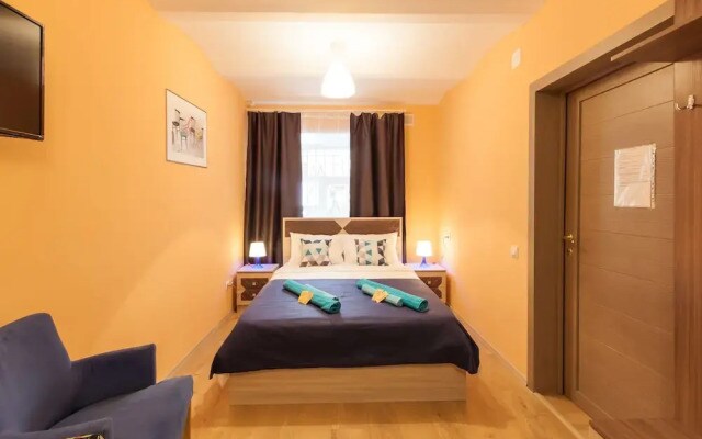 Mini-hotel 12 stuliev