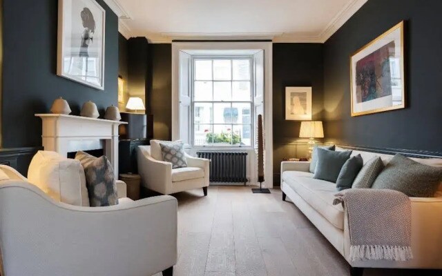 Veeve  3 Bedroom House Shawfield Street Chelsea