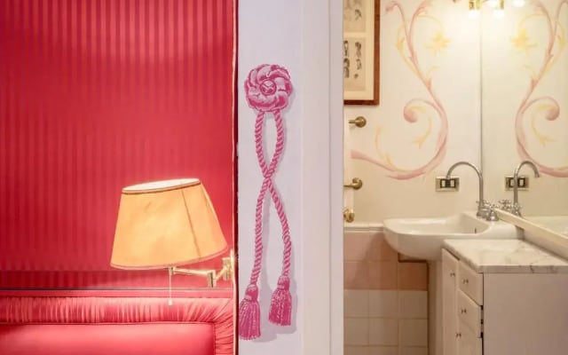 Piazza Colonna Apartment - Charme Homes