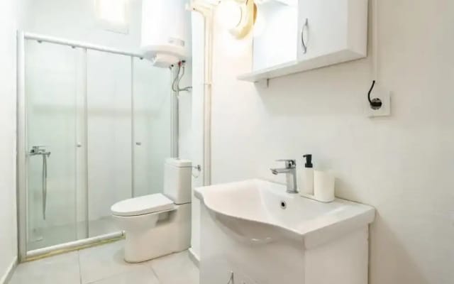 Exquisite Central Flat Near Bagdat Street