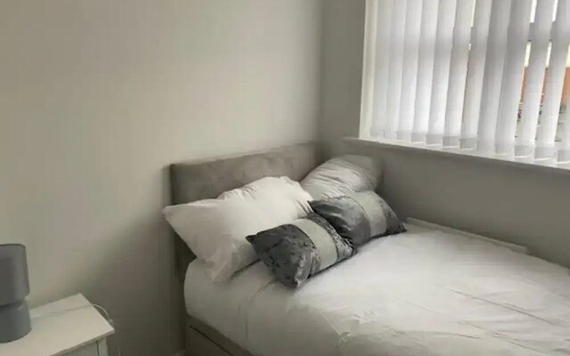 Home Sleeps5-netflix-parkg-near City Center/etihad