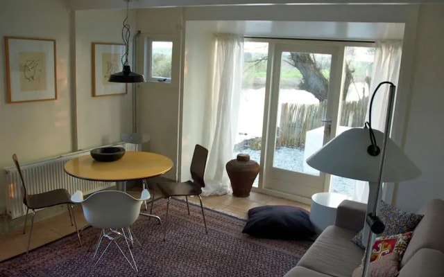 Quaint Holiday Home in Amsterdam near Lake