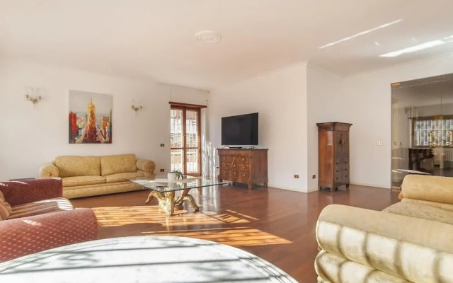 EUR Luminous and Large Family Terrace Apartment