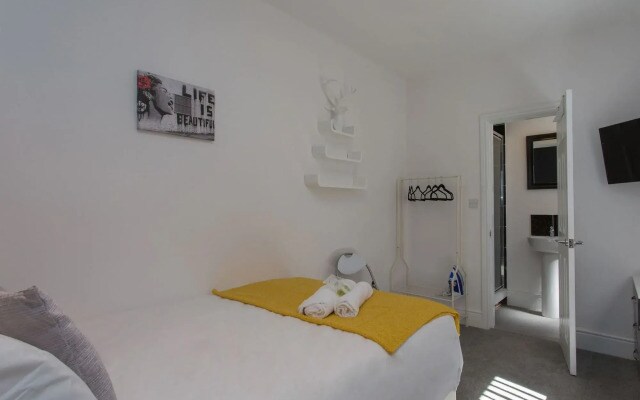 Townhouse Plus @ 26 Westminster St
