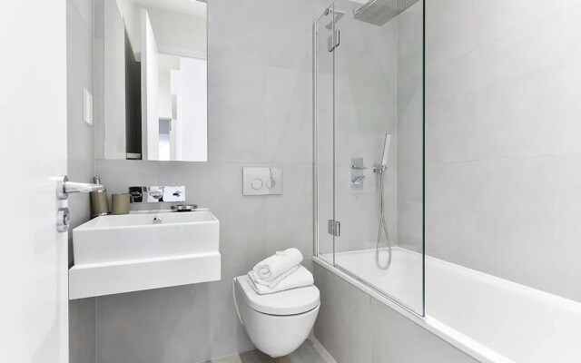 Deluxe London Bridge Apartment
