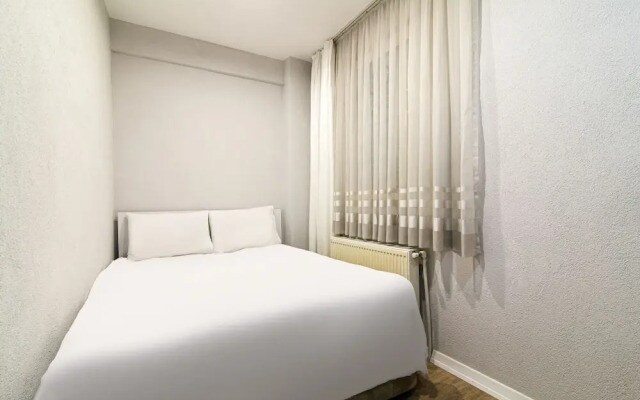 Centrally Located Apartment With Backyard in Sisli