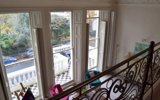 Elegant 1 Bedroom Mezzanine Overlooking Square