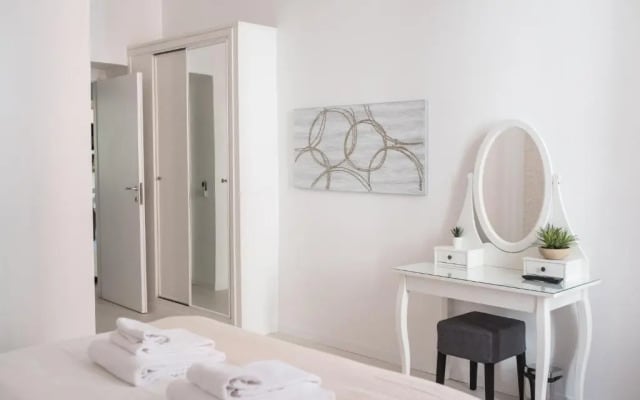White Fanti Apartment