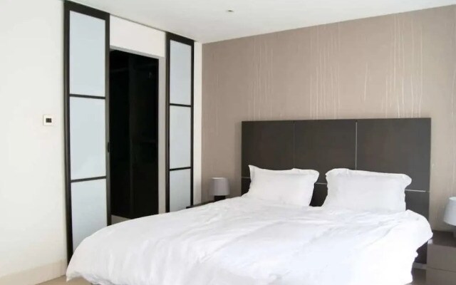 Modern 2 Bedroom With Balcony Near Oxford Street