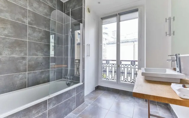 2bdr / 4P Apartment Montmartre/moulin Rouge
