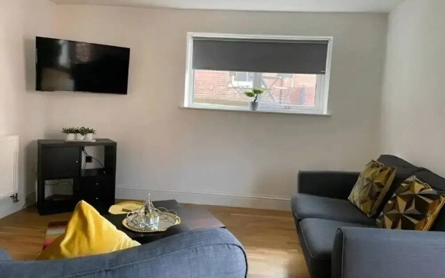 City Centre Duplex Sleeps 4 H1