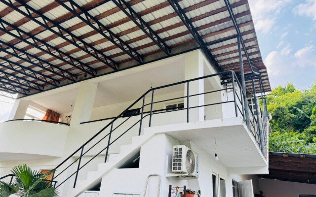 Guest house Almari