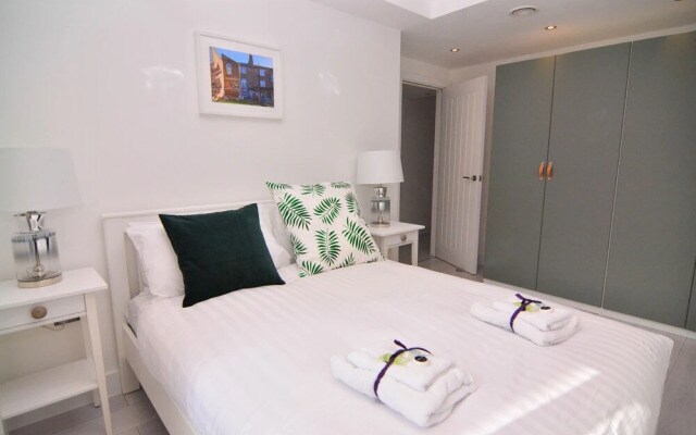 MACARENA WHARF Apartments