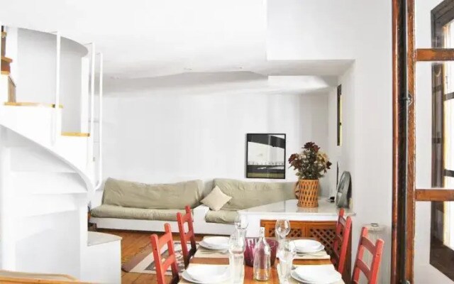 Chic Ibiza en Madrid Centro. Dúplex