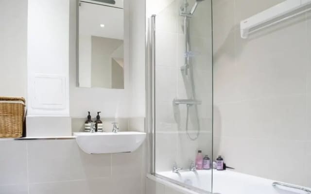 Spacious and Modern 2 Bedroom Flat in East London
