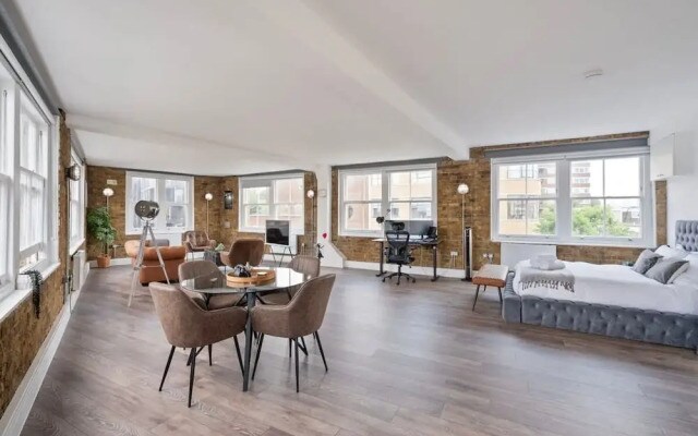Large 1 Bedroom Studio in Old St