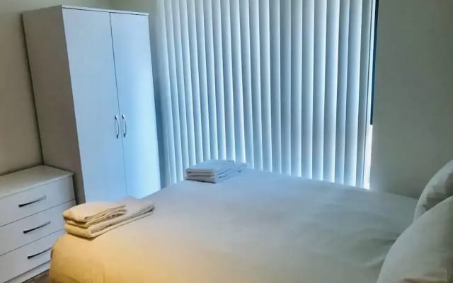 Spacious studio apartment in the heart of Oldham
