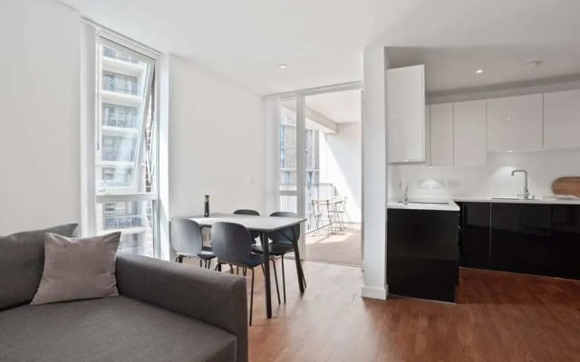 Stunning 1-bed apt W/roof Terrace in Canning Town