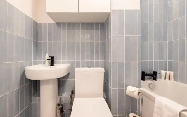 The Shadwell Secret - Contemporary 4bdr House