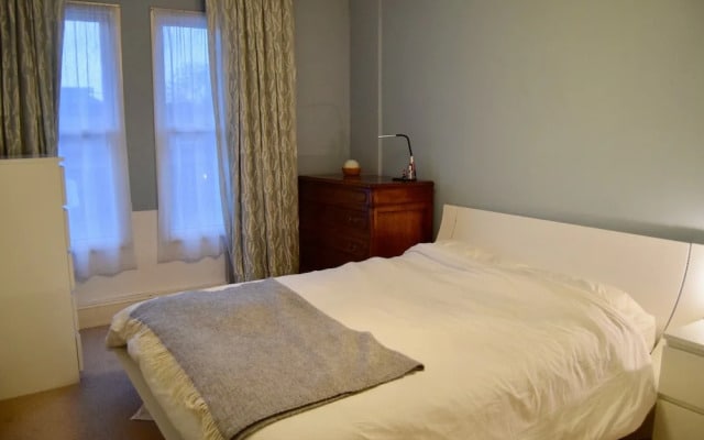 Stylish 2 Bedroom Flat In Putney
