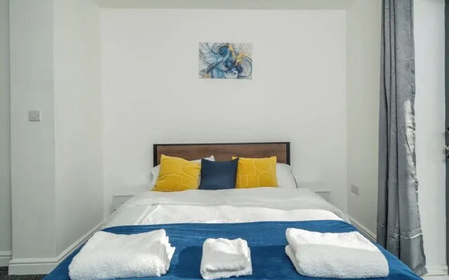 3 Bed- Full Balcony - Closetoo2 & Excel