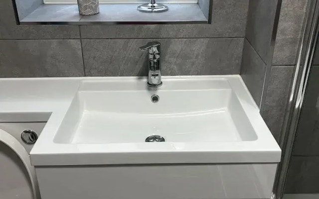 2 Bed Flat - Sleeps 8 - Pets - Garden - Parking