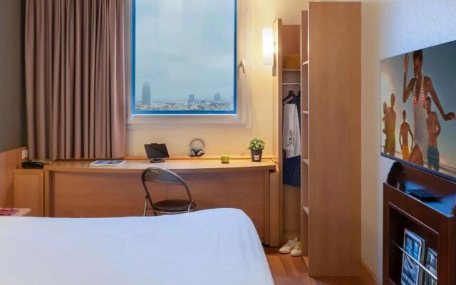Отель ibis Barcelona Meridiana