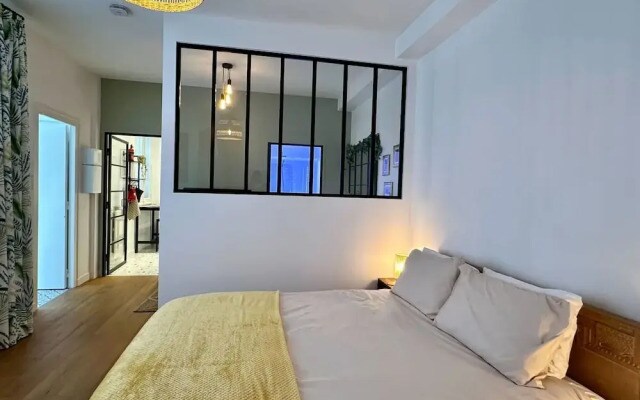 Paradis Calm Modern Studio Apt in Paris