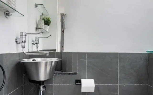 Chic 1BR by Goodge Street Station