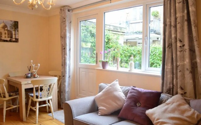 2 Bedroom Maisonette With Garden in Bow