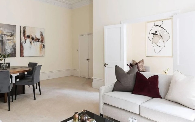Huge, Regal 2BR Apartment Right next to Harrods!