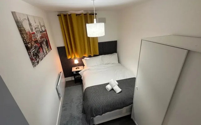 Apartment - Sleeps 6 - City Base - District Line