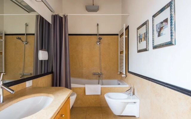 Pantheon Luxury Enchanting Apartment