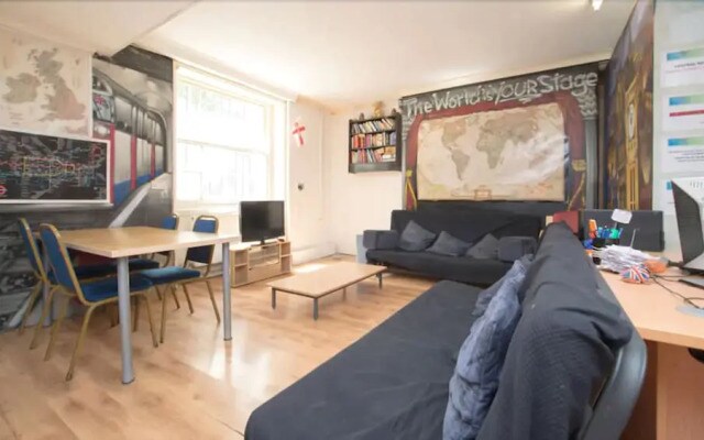 Central Hotel - Hostel